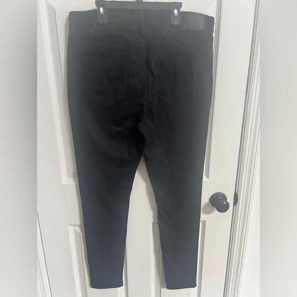 Levi's Women's 720 Black High Rise Super Skinny Jeans, snake animal print. - Picture 3 of 5